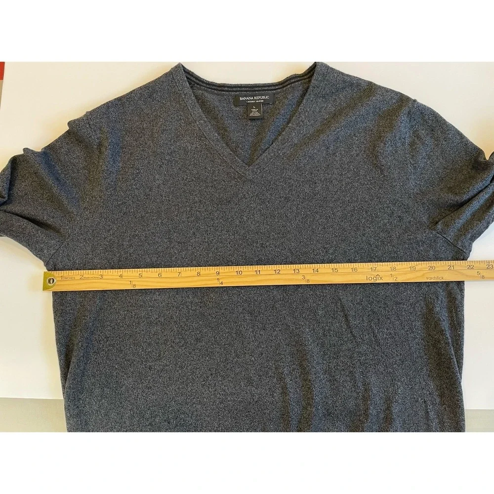Banana Republic Luxury Blend Sweater Mens Large V-Neck Silk Cashmere Blend
